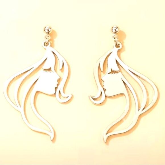 NWT- ARTSY Face Cutout Silvertone Lightweight Dangle Earrings - Picture 2 of 3